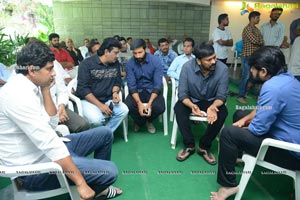 Tollywood Celebrities Pay Homage To Srikath Father