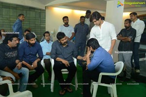 Tollywood Celebrities Pay Homage To Srikath Father