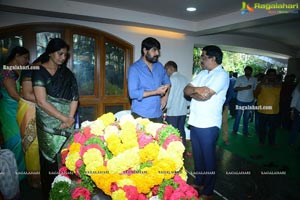 Tollywood Celebrities Pay Homage To Srikath Father