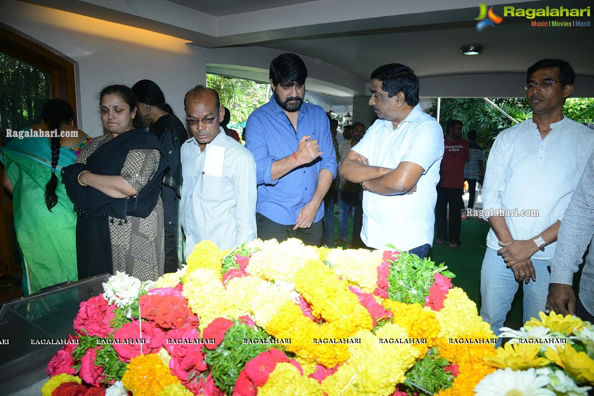 Tollywood Celebrities Pay Homage To Srikanth Father