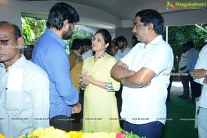 Tollywood Celebrities Pay Homage To Srikath Father