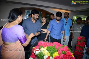 Tollywood Celebrities Pay Homage To Srikath Father