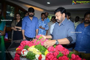 Tollywood Celebrities Pay Homage To Srikath Father