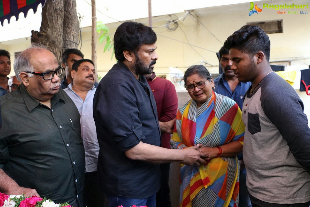 Chiranjeevi Pays Condolence to Journalist Rama Rao's Family