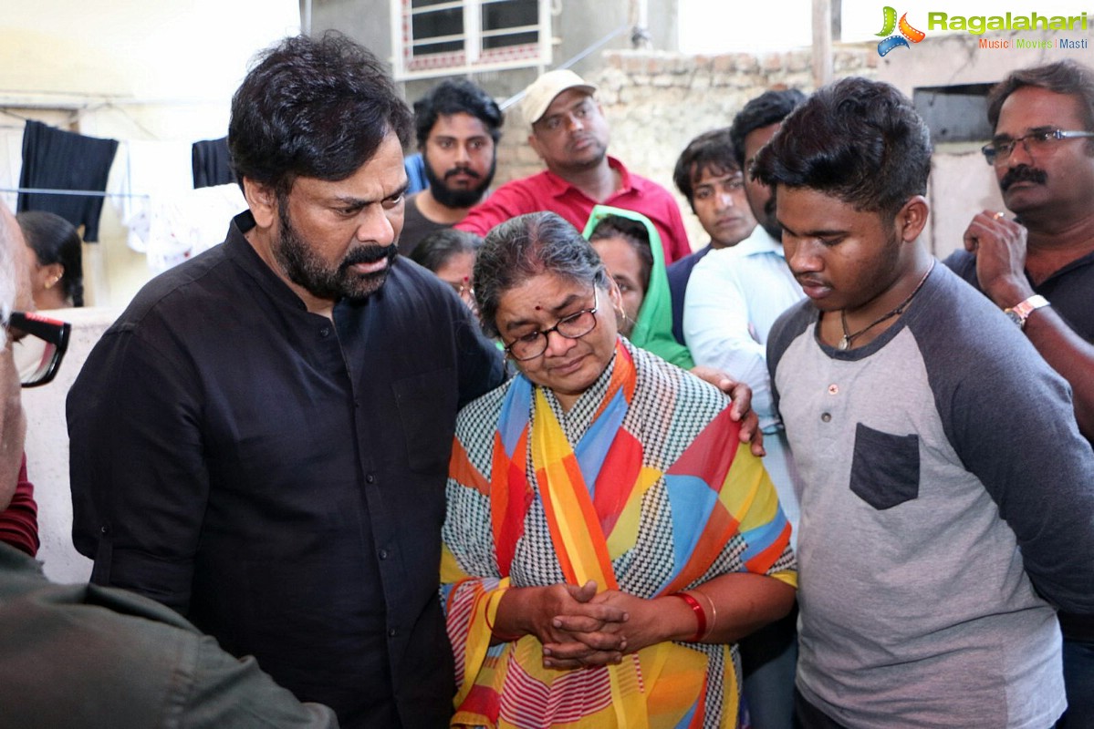 Chiranjeevi Pays Condolence to Journalist Rama Rao's Family