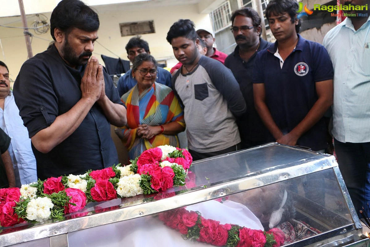 Chiranjeevi Pays Condolence to Journalist Rama Rao's Family