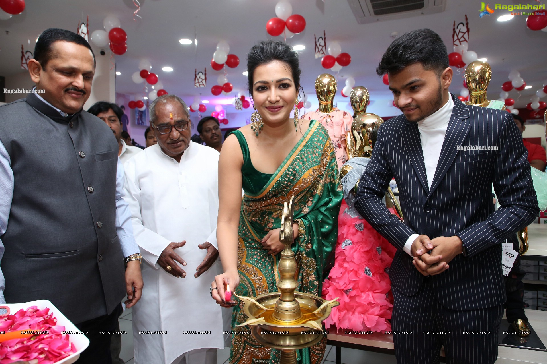 Bazaar Hyderabad Launch by Catherine Tresa at Putlibowli