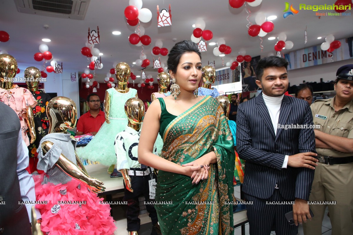 Bazaar Hyderabad Launch by Catherine Tresa at Putlibowli