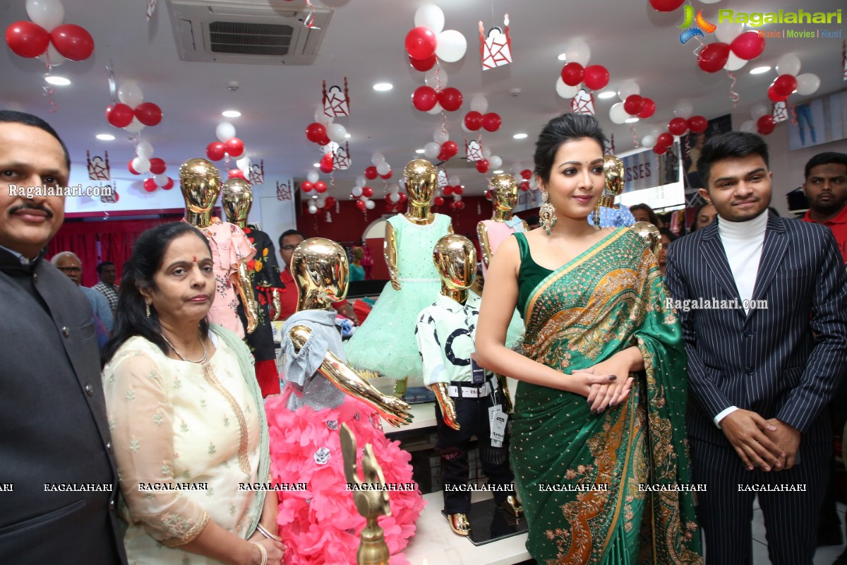 Bazaar Hyderabad Launch by Catherine Tresa at Putlibowli