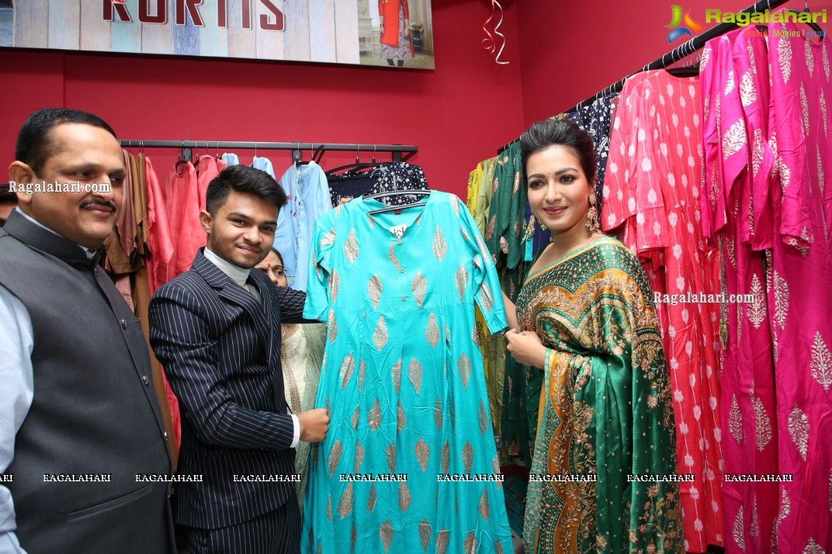 Bazaar Hyderabad Launch by Catherine Tresa at Putlibowli