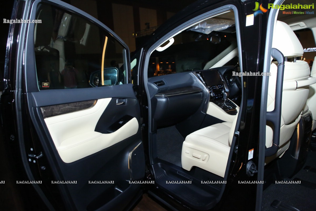 Toyota Kirloskar Motor (TKM) Launches Luxurious Self-Charging EV Vellfire