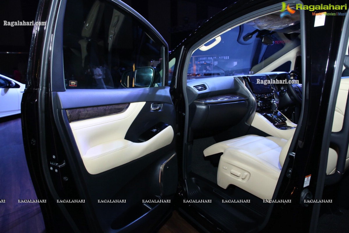 Toyota Kirloskar Motor (TKM) Launches Luxurious Self-Charging EV Vellfire