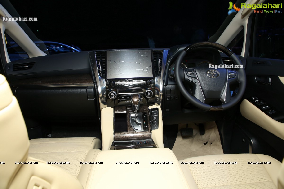 Toyota Kirloskar Motor (TKM) Launches Luxurious Self-Charging EV Vellfire