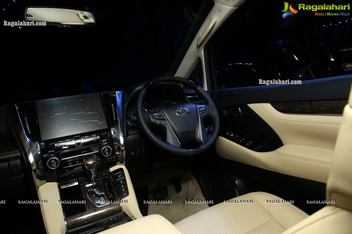 Toyota Kirloskar Motor (TKM) Launches Luxurious Self-Charging EV Vellfire