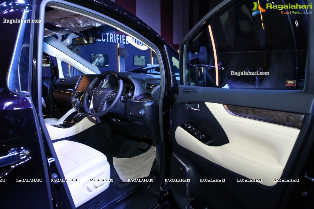 Toyota Kirloskar Motor (TKM) Launches Luxurious Self-Charging EV Vellfire