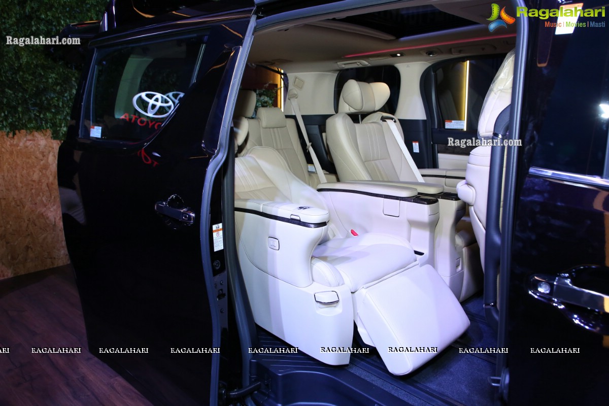 Toyota Kirloskar Motor (TKM) Launches Luxurious Self-Charging EV Vellfire