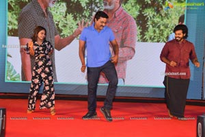 Father-Chitti-Uma-Karthik Prerelease Photos