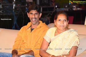 Father-Chitti-Uma-Karthik Prerelease Photos