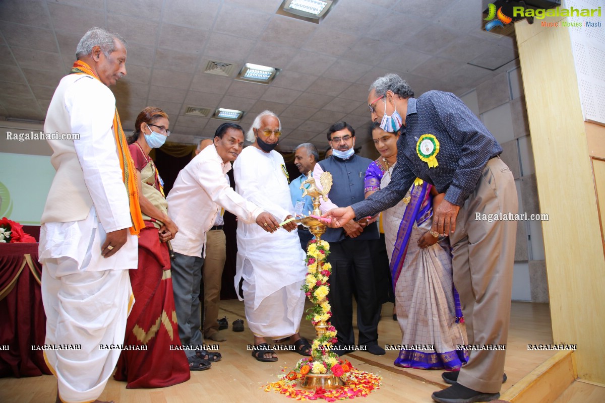 Dr Vallabhbhai Kathiria Launches Charaka Panchagavya Ayurveda medicines!