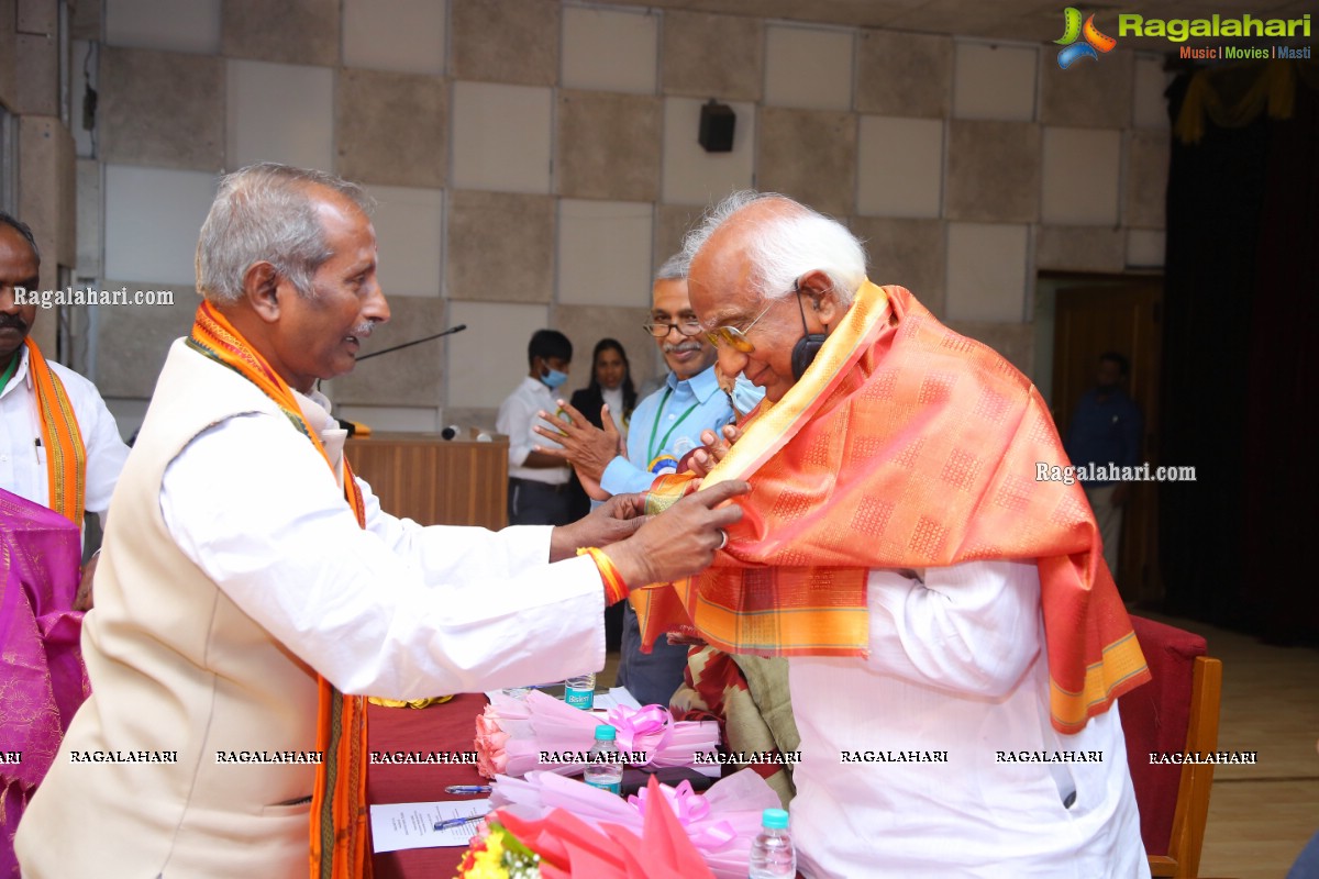 Dr Vallabhbhai Kathiria Launches Charaka Panchagavya Ayurveda medicines!