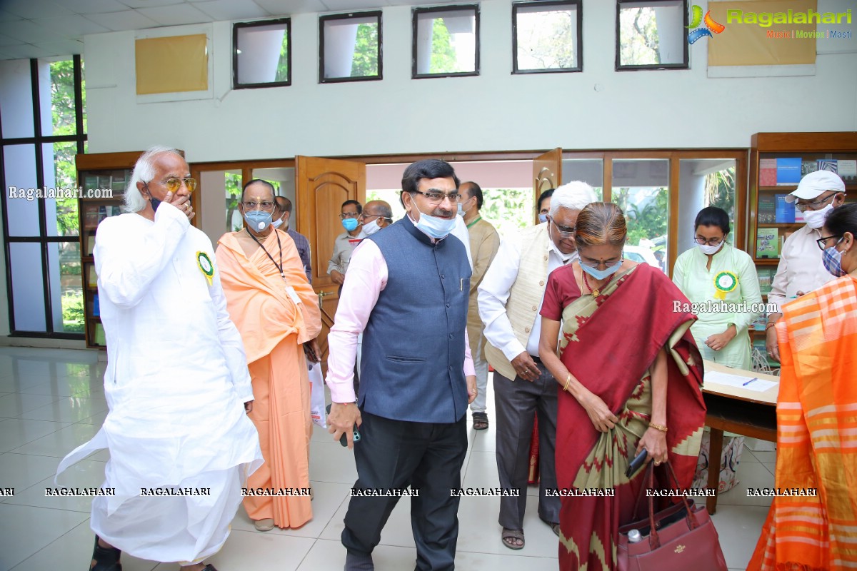 Dr Vallabhbhai Kathiria Launches Charaka Panchagavya Ayurveda medicines!