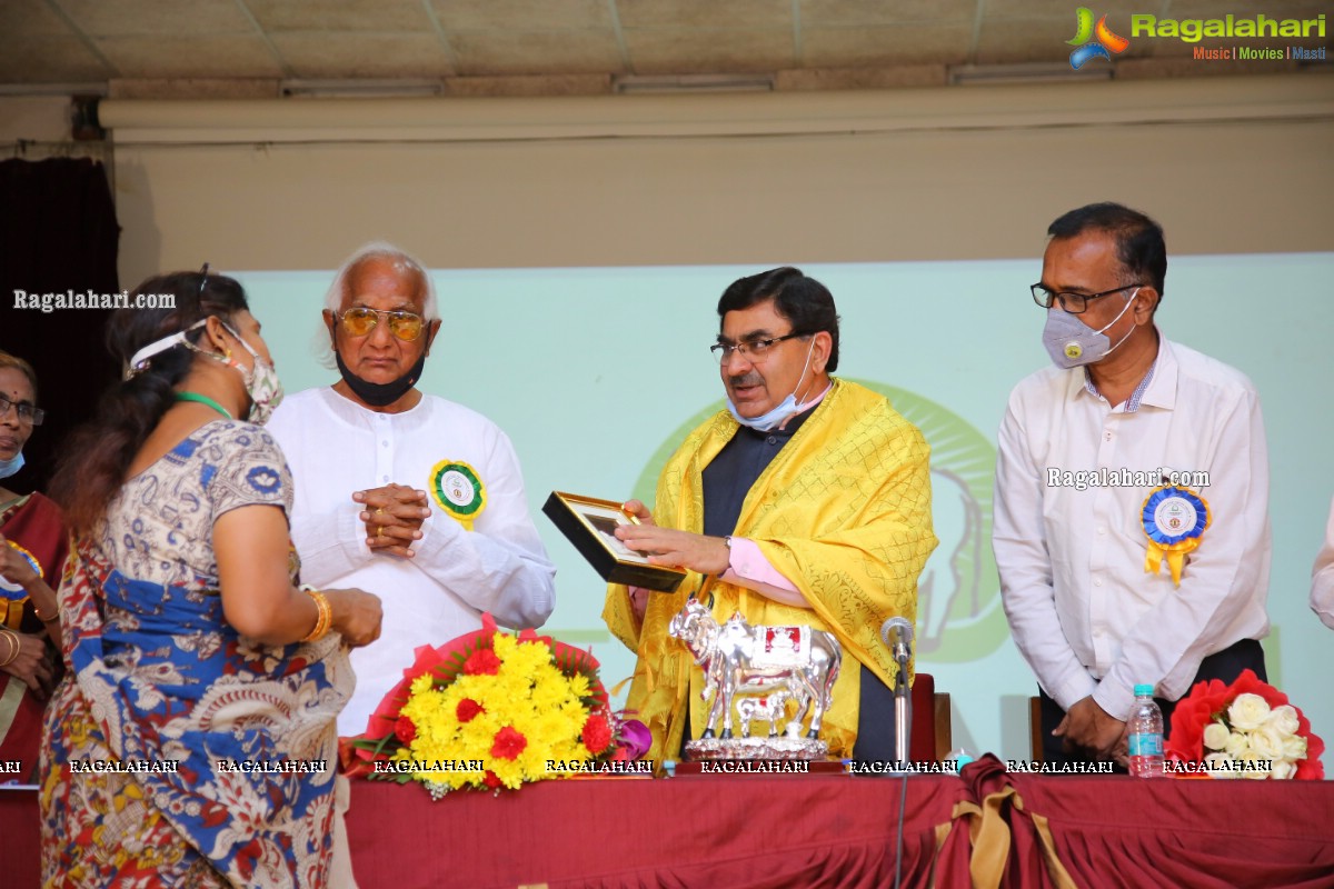 Dr Vallabhbhai Kathiria Launches Charaka Panchagavya Ayurveda medicines!