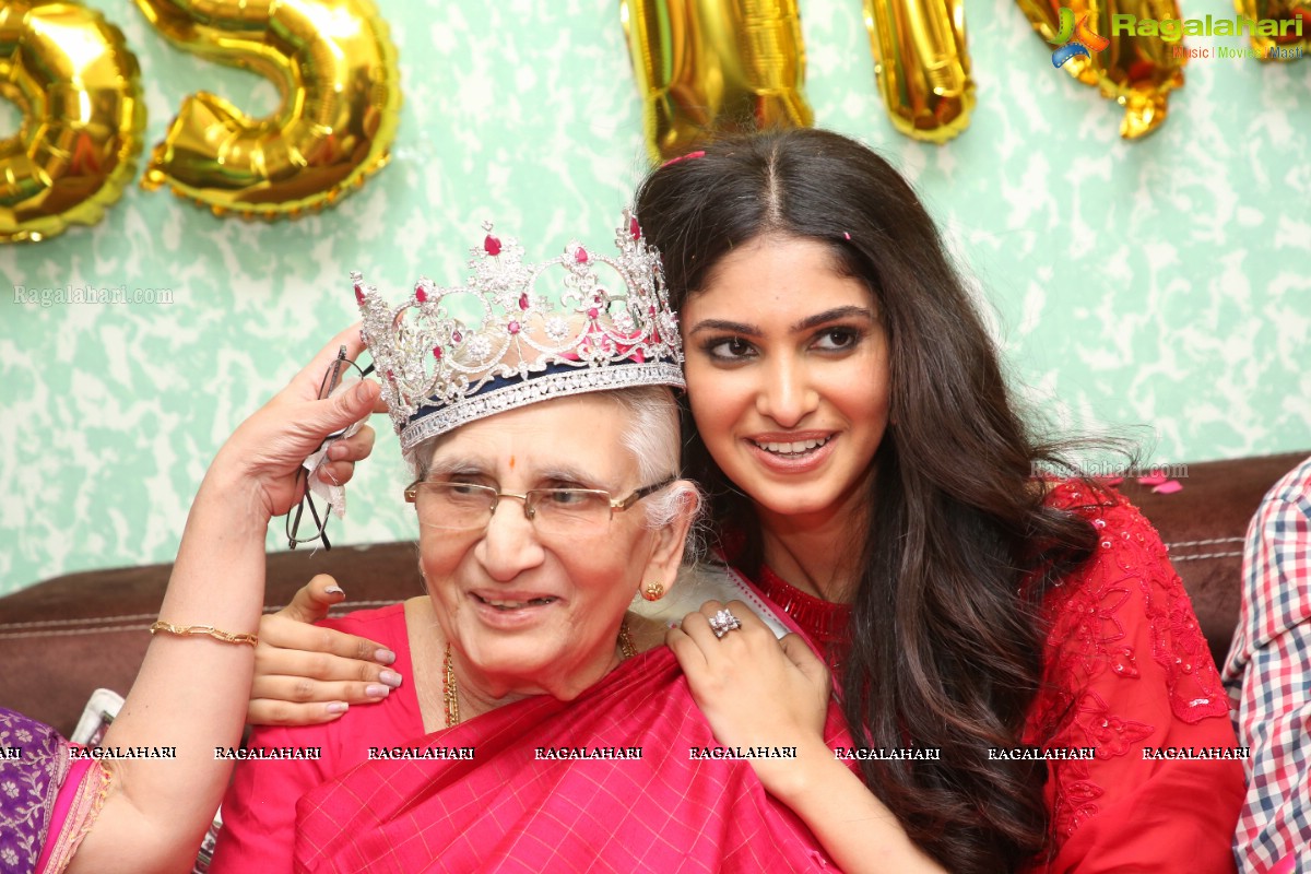 Femina Miss India World 2020 Manasa Varanasi Receives a Grand Welcome at Home