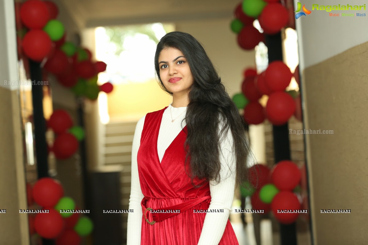 Femina Miss India World 2020 Manasa Varanasi Receives a Grand Welcome at Home