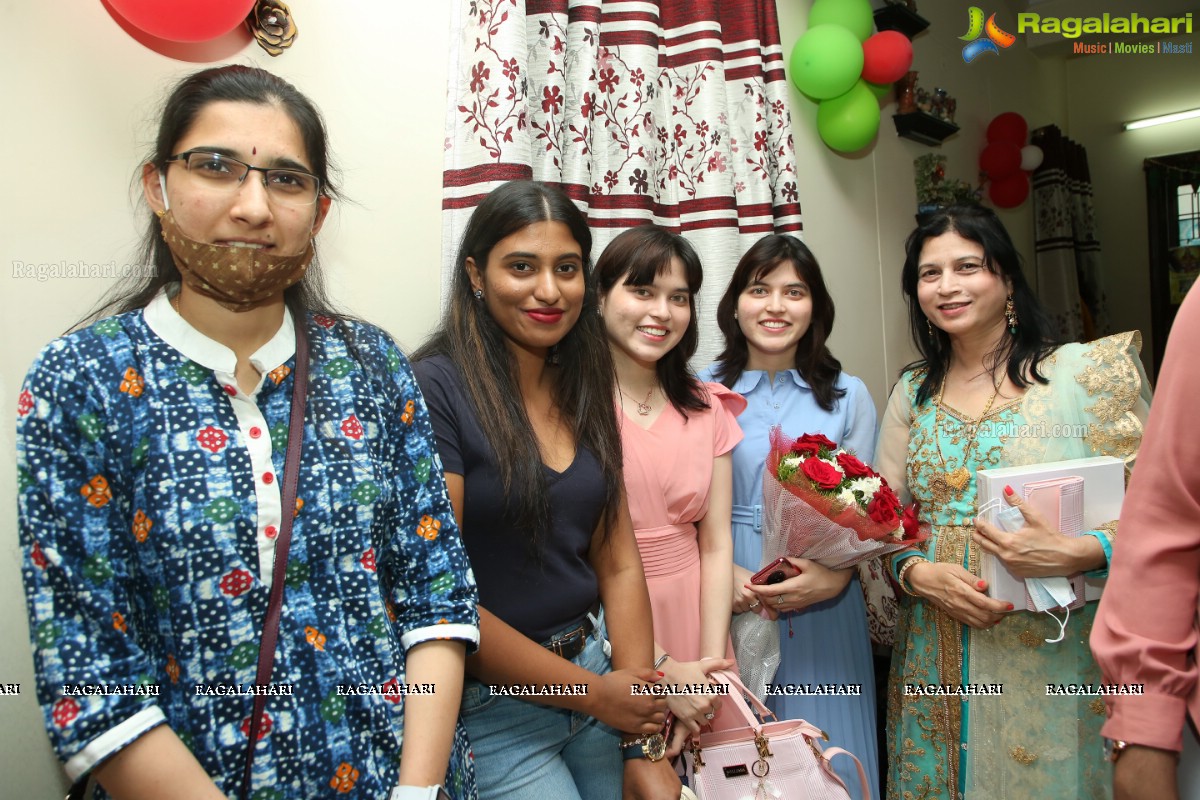 Femina Miss India World 2020 Manasa Varanasi Receives a Grand Welcome at Home