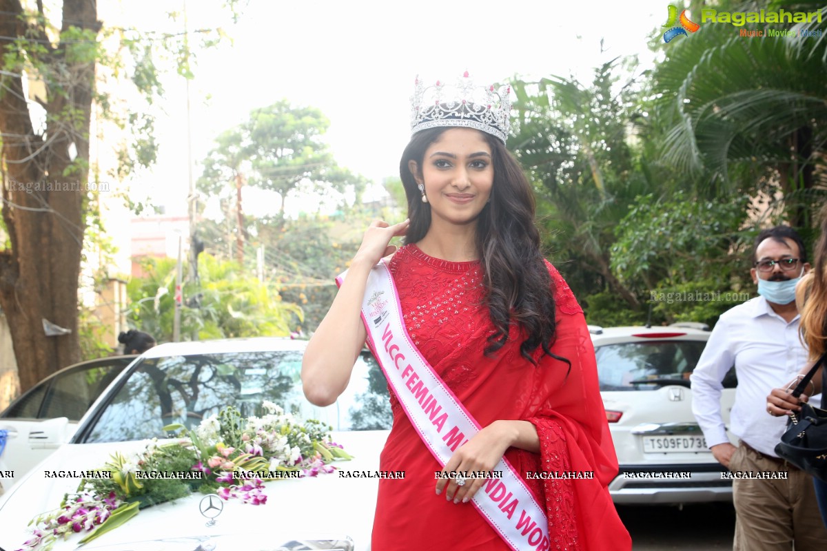 Femina Miss India World 2020 Manasa Varanasi Receives a Grand Welcome at Home