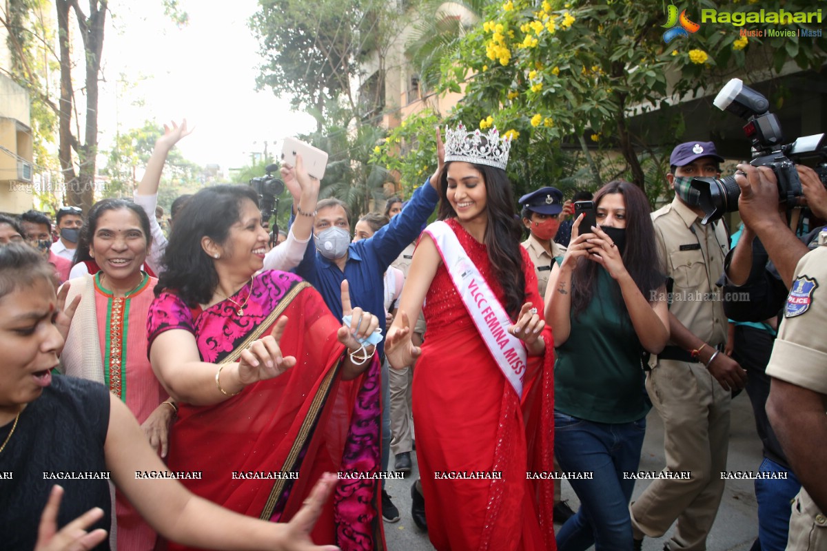 Femina Miss India World 2020 Manasa Varanasi Receives a Grand Welcome at Home