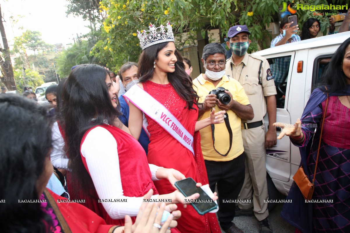 Femina Miss India World 2020 Manasa Varanasi Receives a Grand Welcome at Home