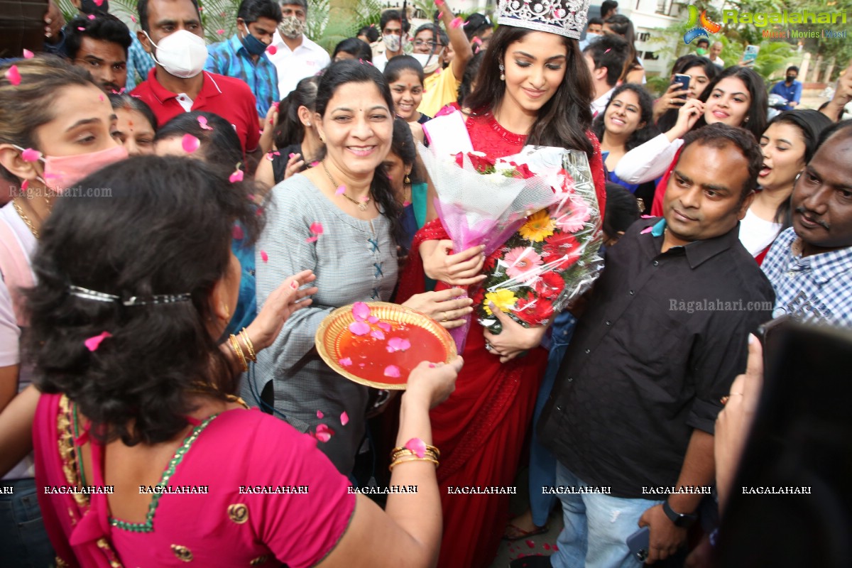 Femina Miss India World 2020 Manasa Varanasi Receives a Grand Welcome at Home