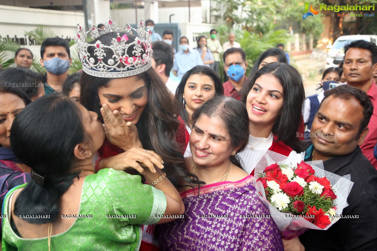 Femina Miss India World 2020 Manasa Varanasi Receives a Grand Welcome at Home