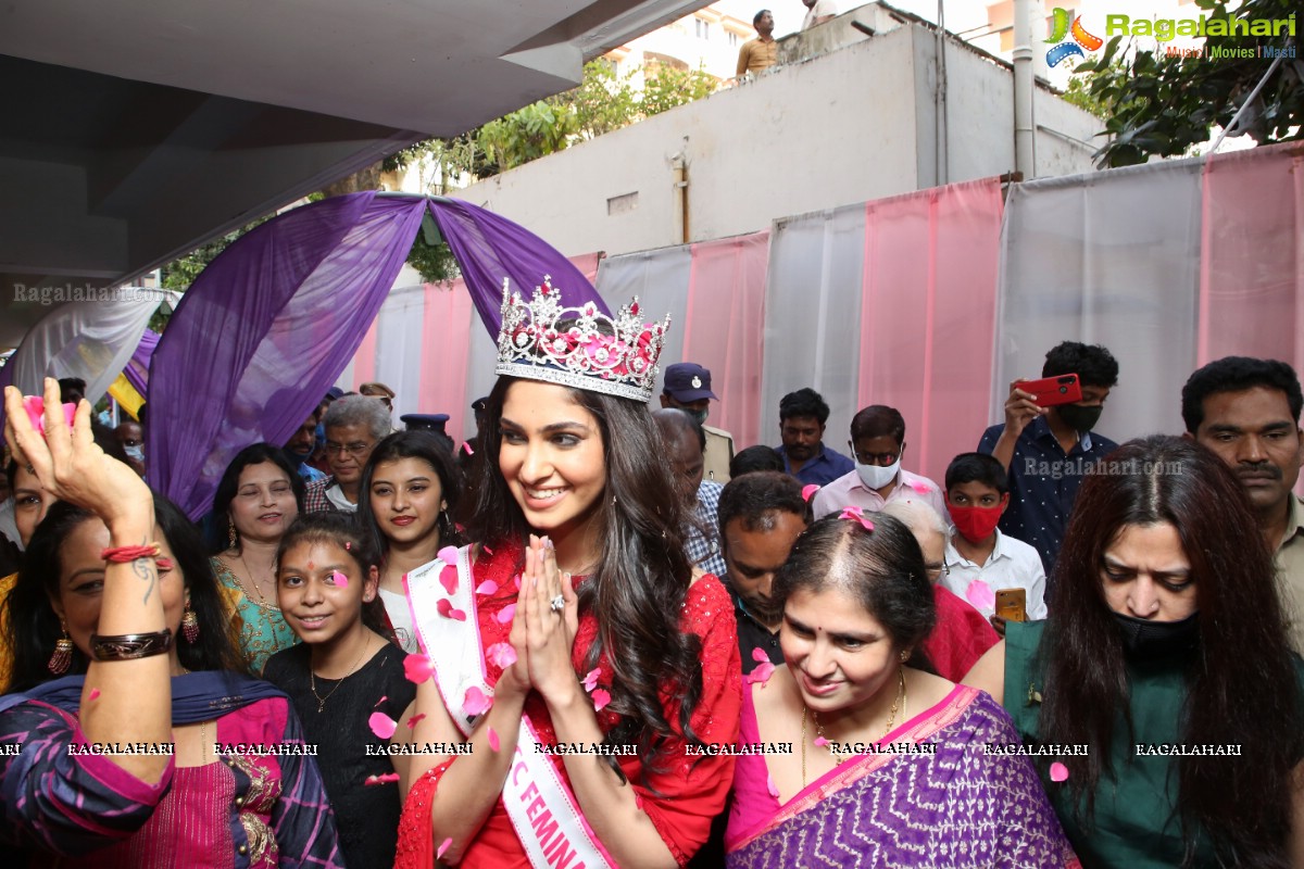 Femina Miss India World 2020 Manasa Varanasi Receives a Grand Welcome at Home