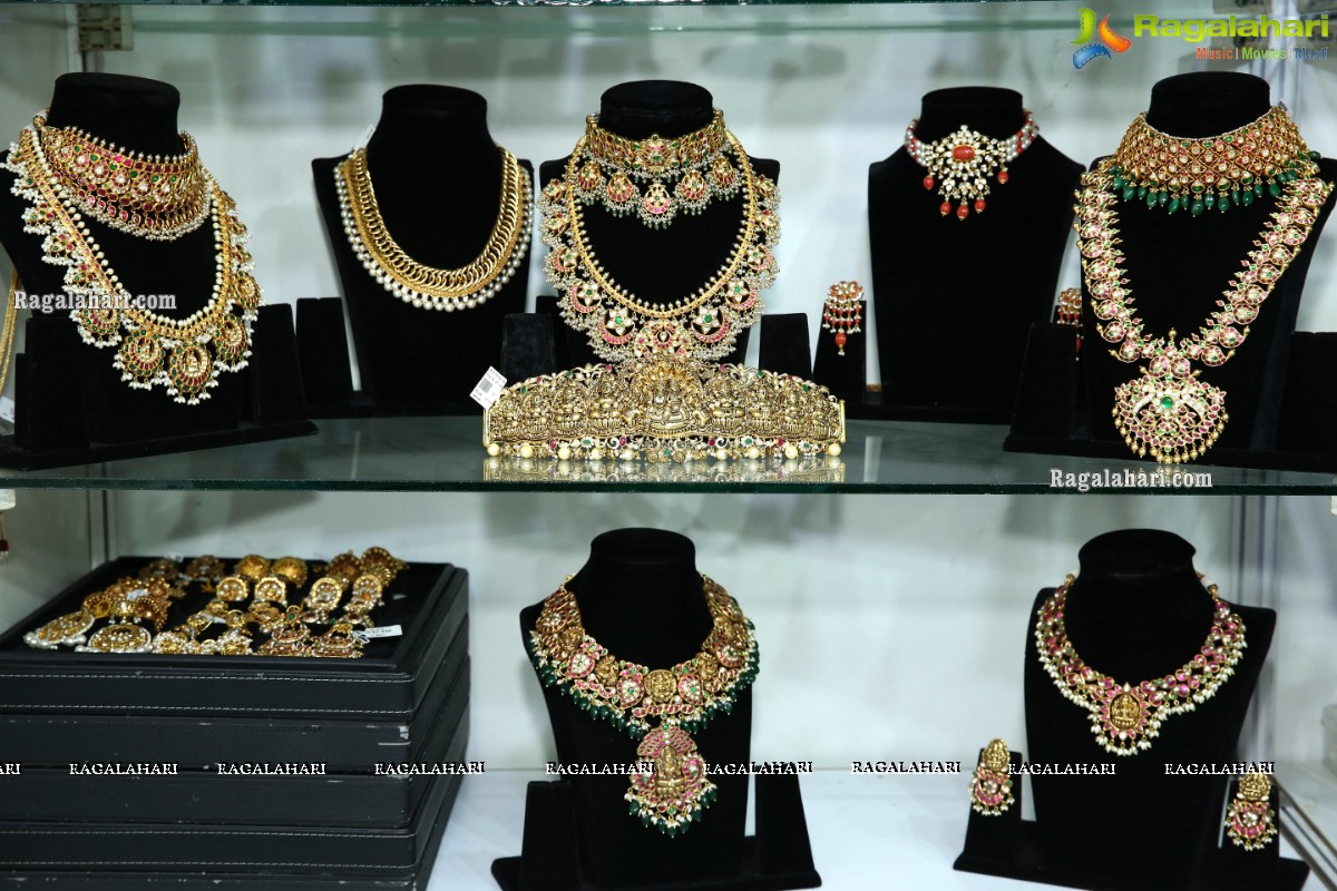 Zak Jewels Expo Inaugurated by Actress Shobhita Rana in Hyderabad