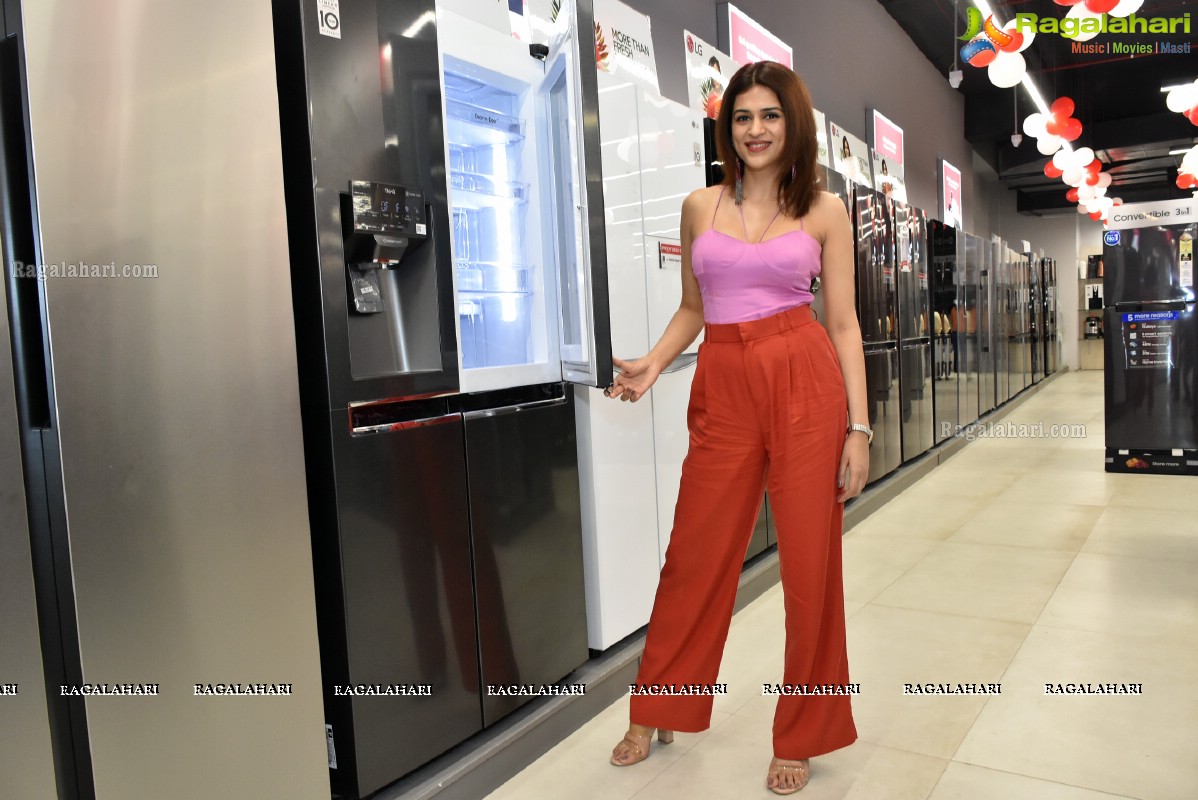 Shraddha Das at Bajaj Electronics 100th Store Launch at Inorbit Mall