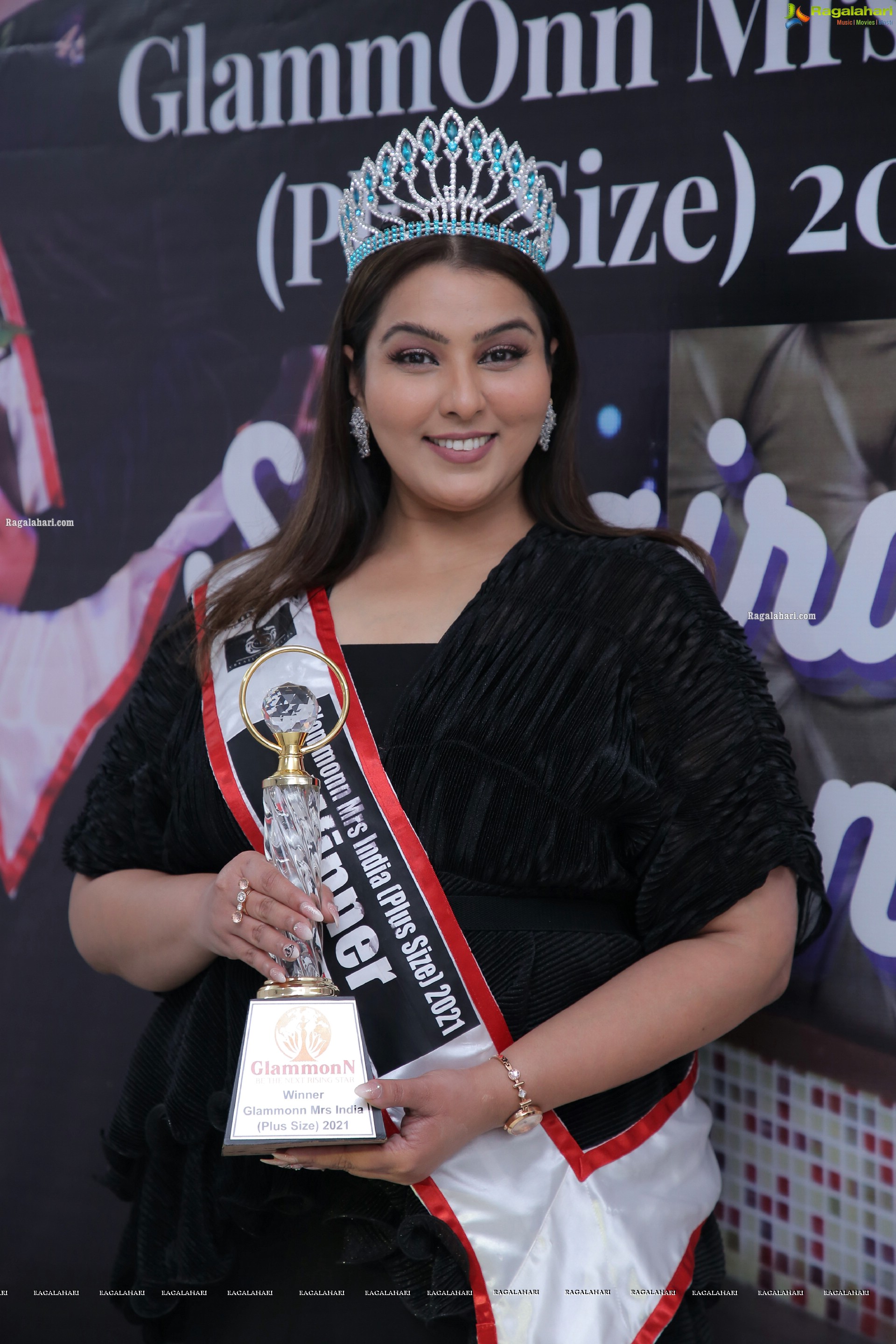 Congratulating Samaira I Wallani On Winning GlammOnn Mrs.India 2021 Plus Size Title