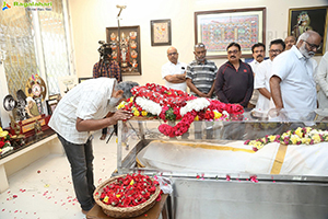 Tollywood Celebs Pay Their Last Respects to K Viswanath