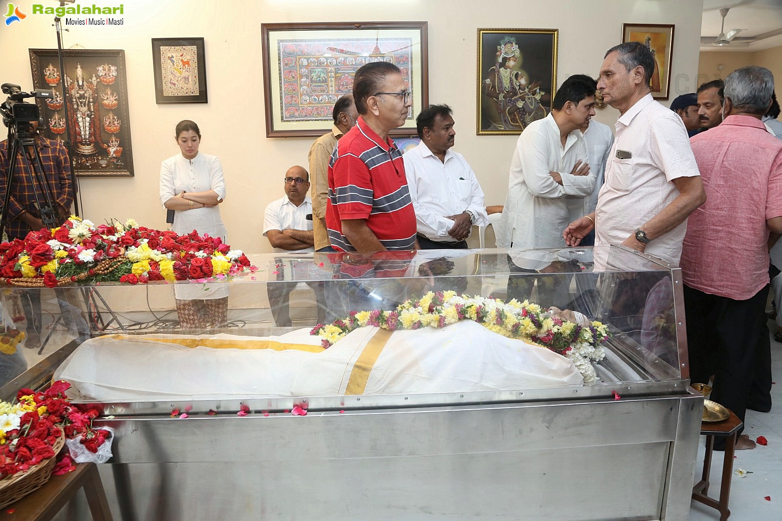 Tollywood Celebs Pay Their Last Respects to K Viswanath