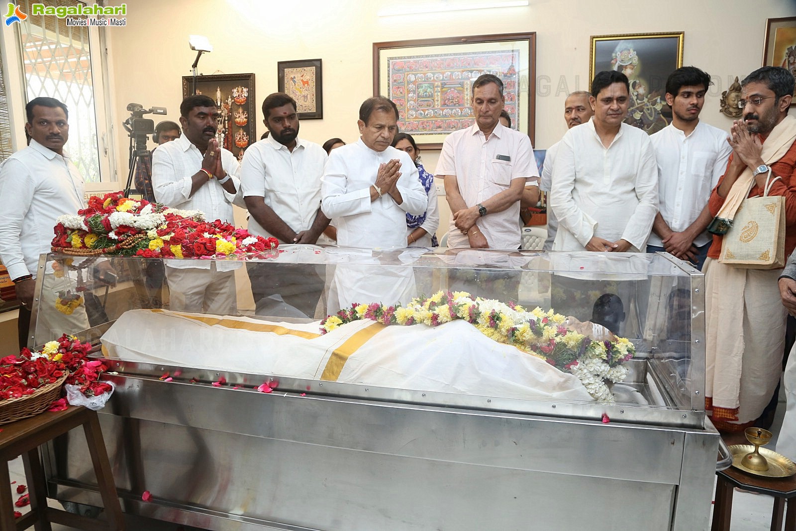 Tollywood Celebs Pay Their Last Respects to K Viswanath