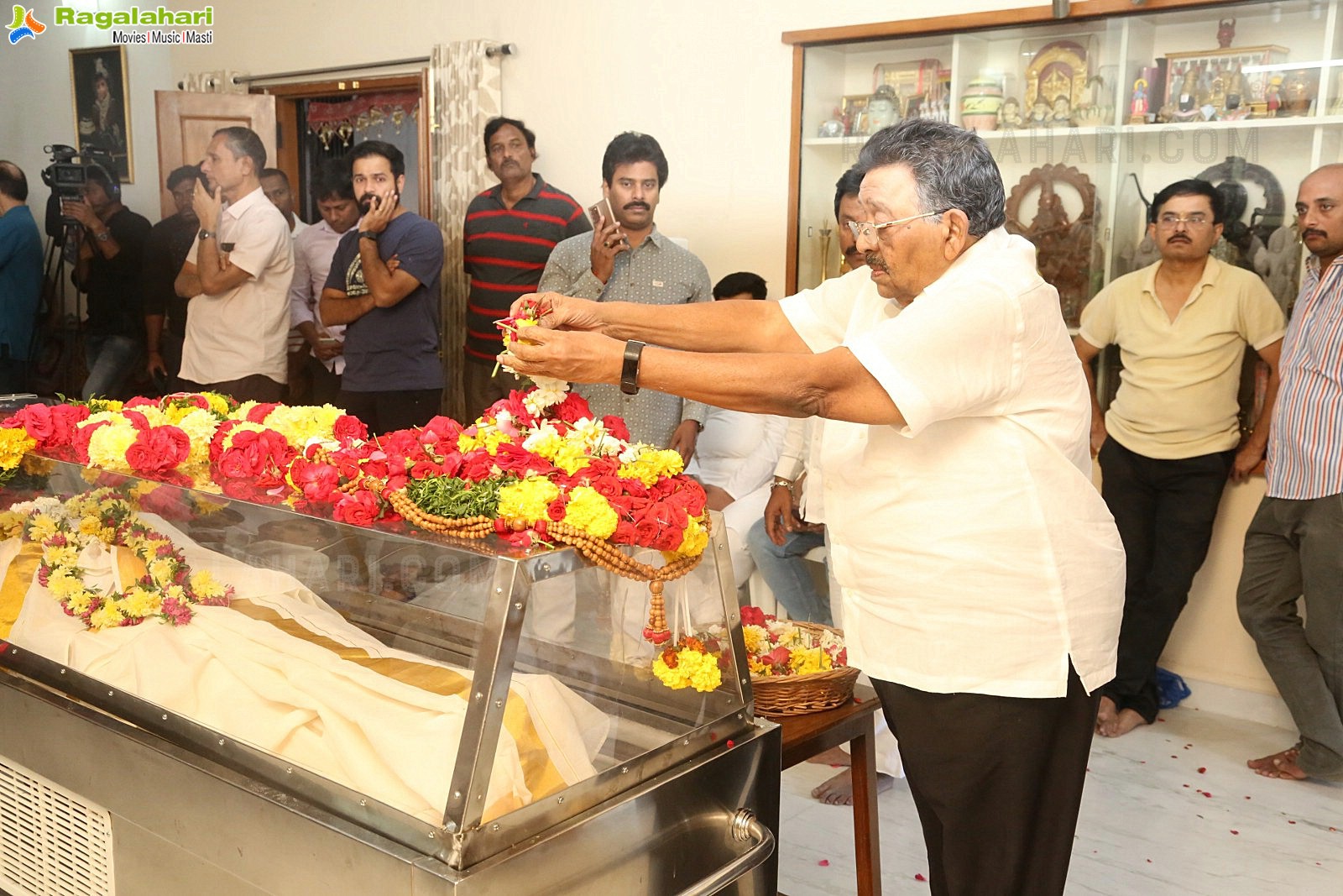 Tollywood Celebs Pay Their Last Respects to K Viswanath