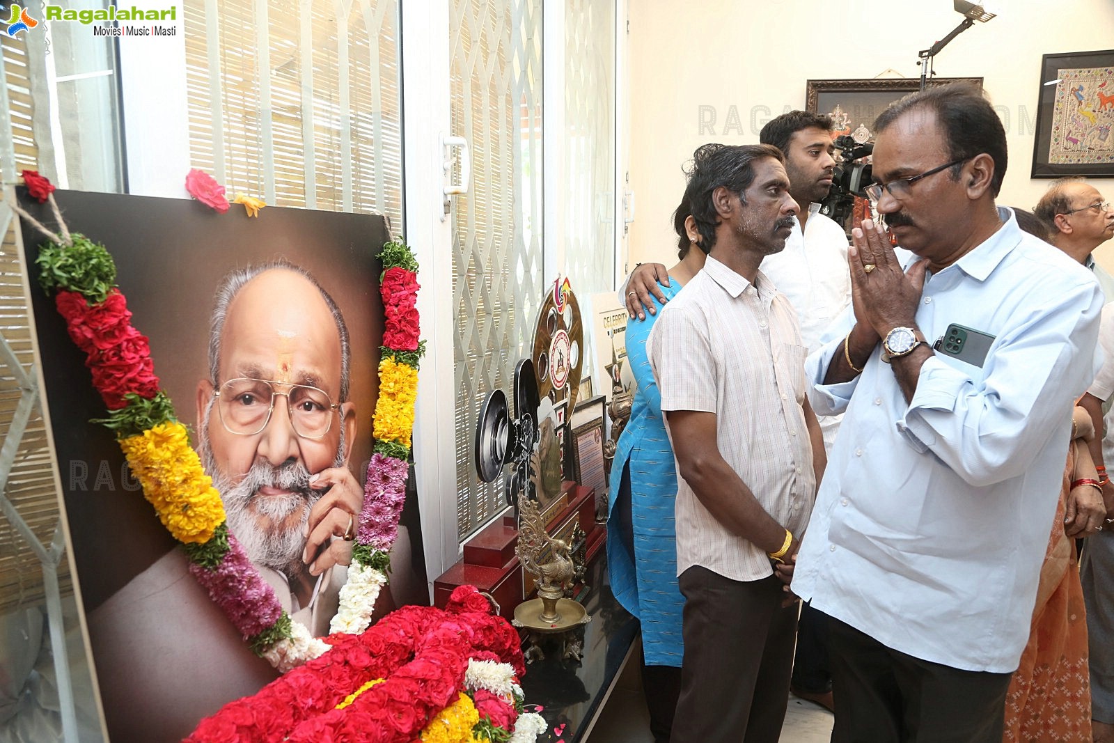 Tollywood Celebs Pay Their Last Respects to K Viswanath