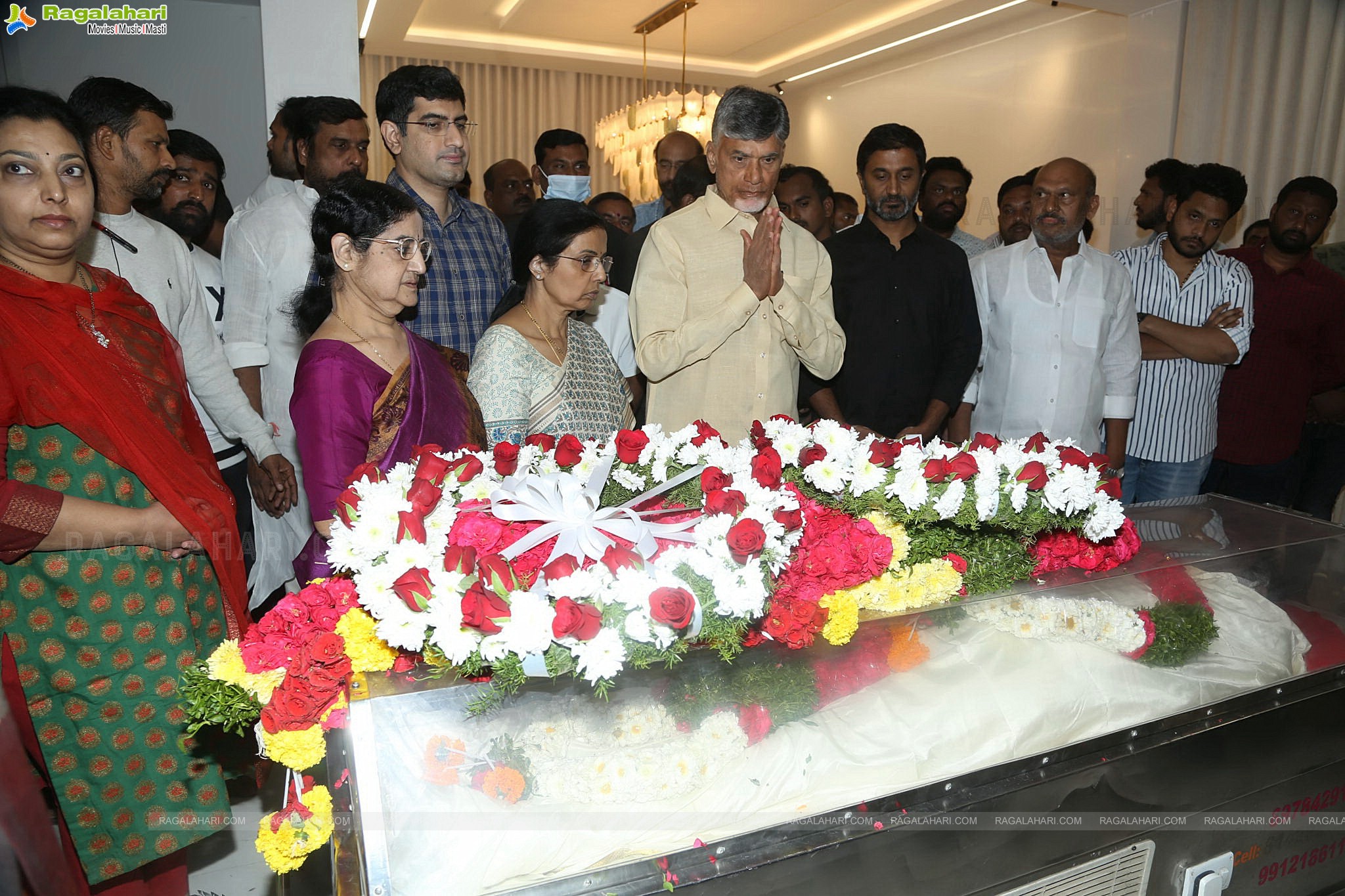 Celebs Pay Homage to Taraka Ratna