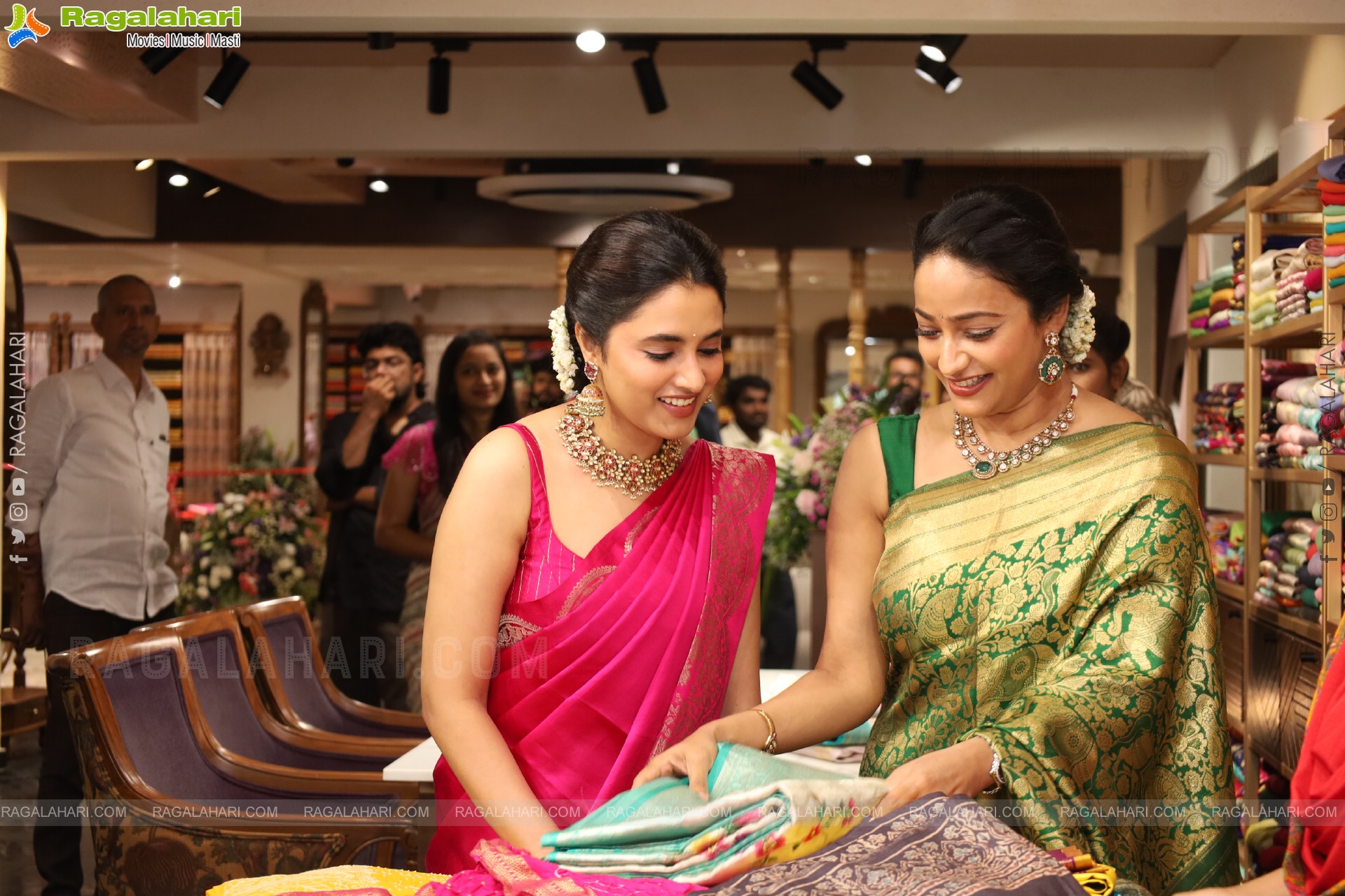 Heroine Priyanka Mohan unveils the Pattu Cheera Collections at Xiti Weaves