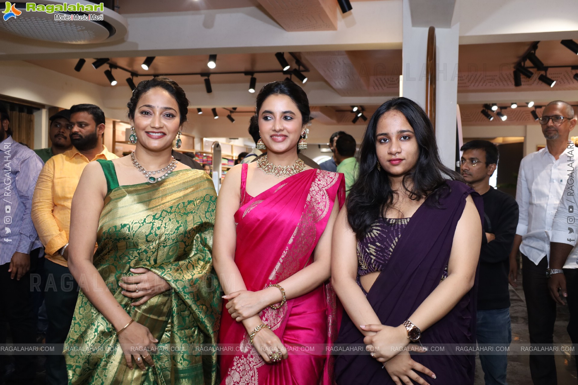 Heroine Priyanka Mohan unveils the Pattu Cheera Collections at Xiti Weaves