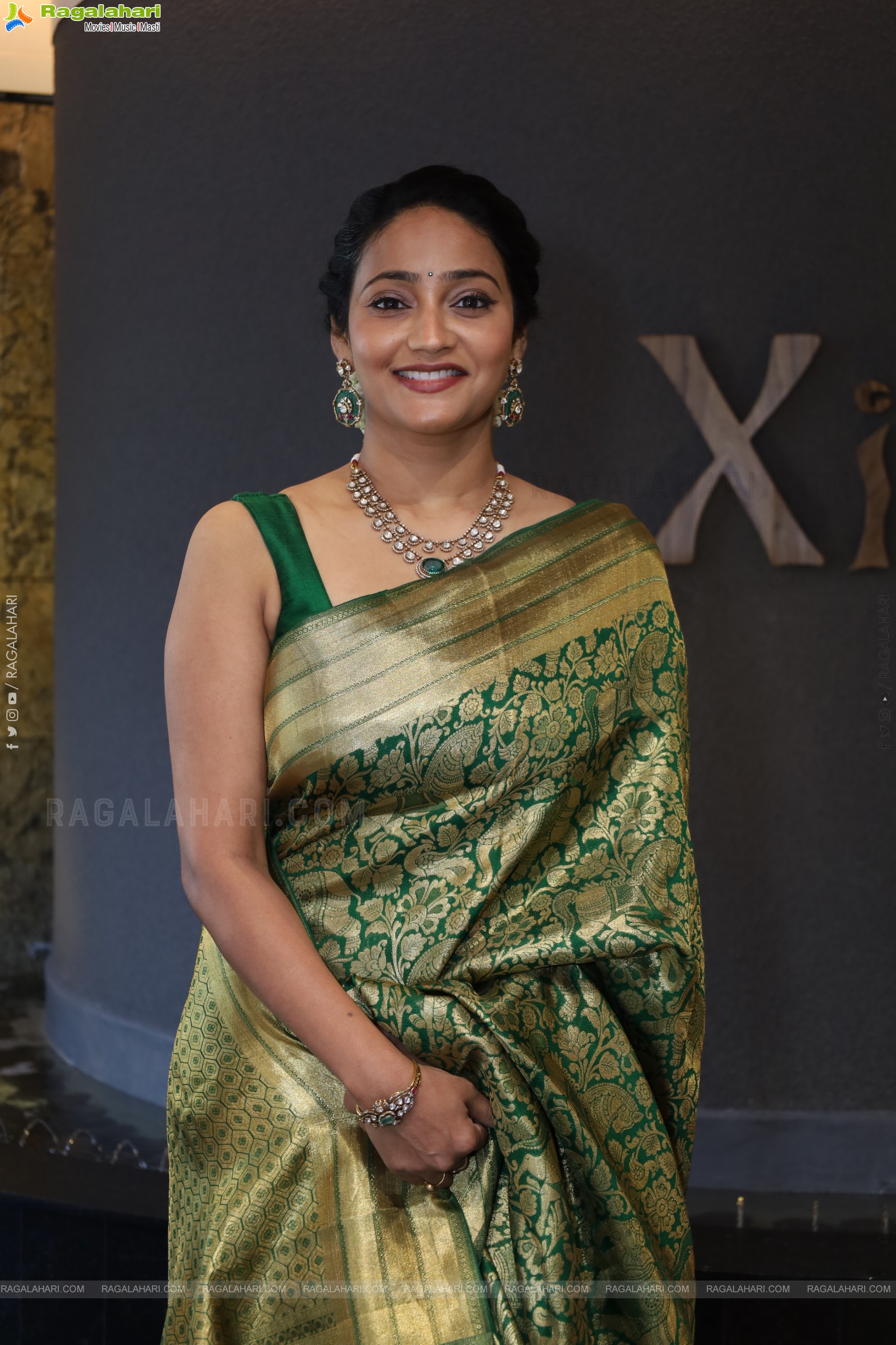 Heroine Priyanka Mohan unveils the Pattu Cheera Collections at Xiti Weaves