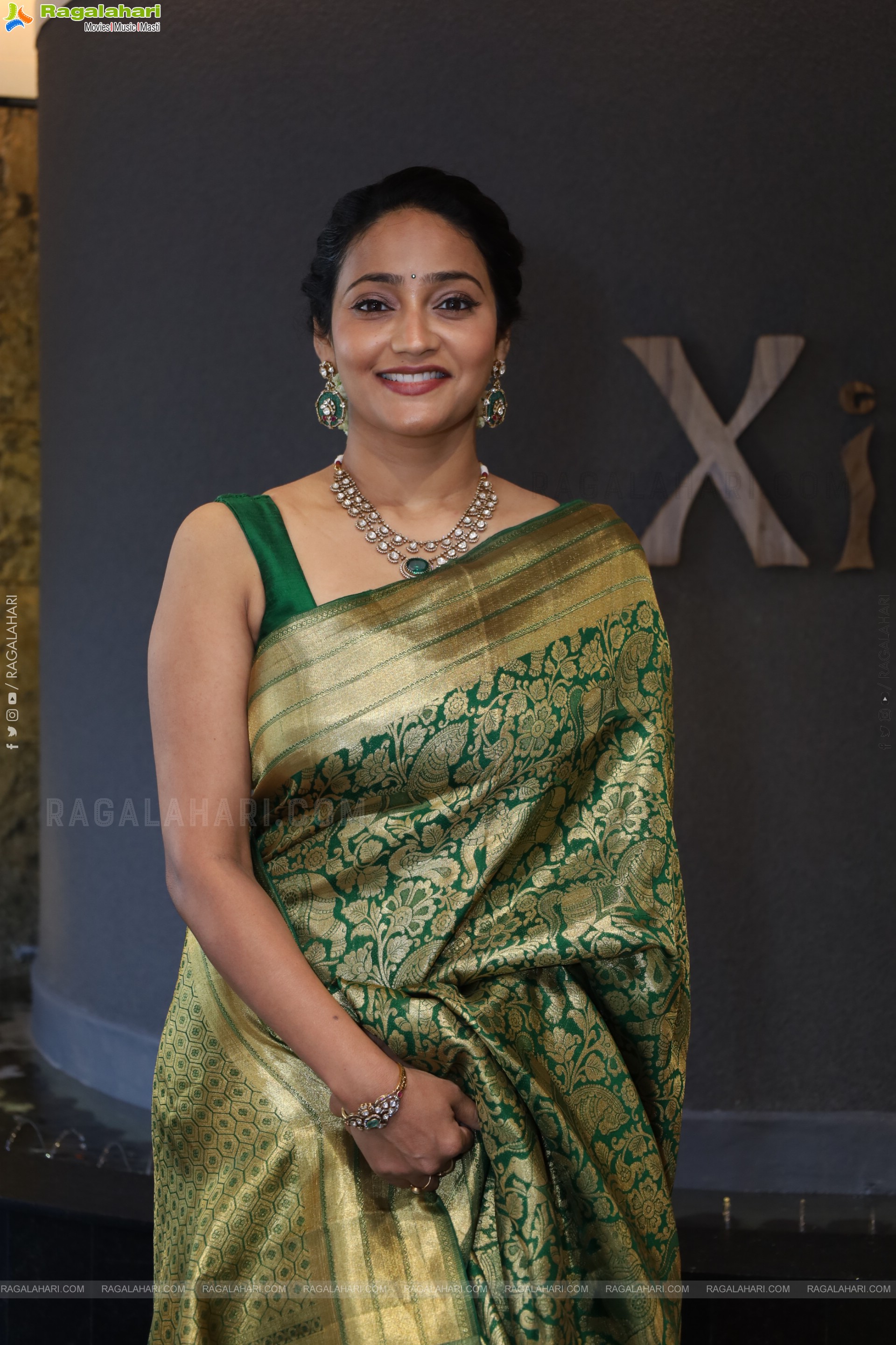 Heroine Priyanka Mohan unveils the Pattu Cheera Collections at Xiti Weaves