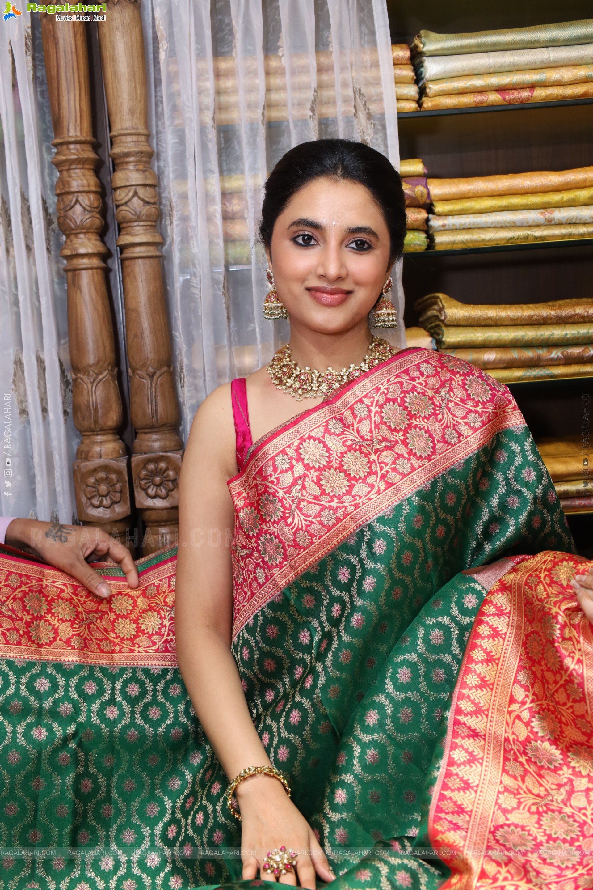 Heroine Priyanka Mohan unveils the Pattu Cheera Collections at Xiti Weaves