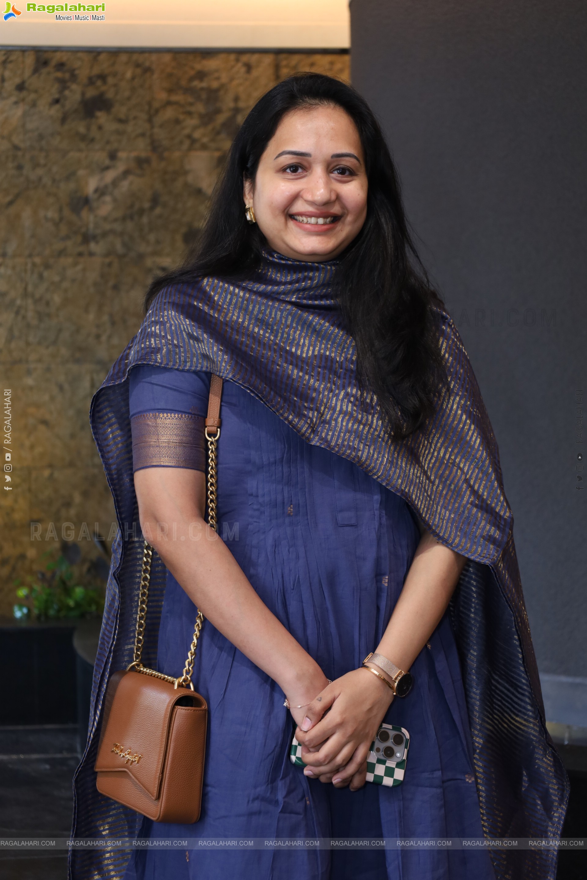 Heroine Priyanka Mohan unveils the Pattu Cheera Collections at Xiti Weaves